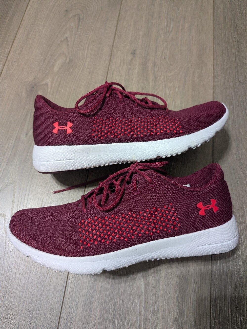 EUC•Under Armour Women's Rapid LE Lace-Up Sneakers•Maroon/Orange Colorway•Size 9